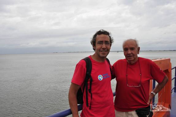 Com o Joca, na balsa entrte Rio Grande e São José do Norte, no sul do Rio Grande do Sul